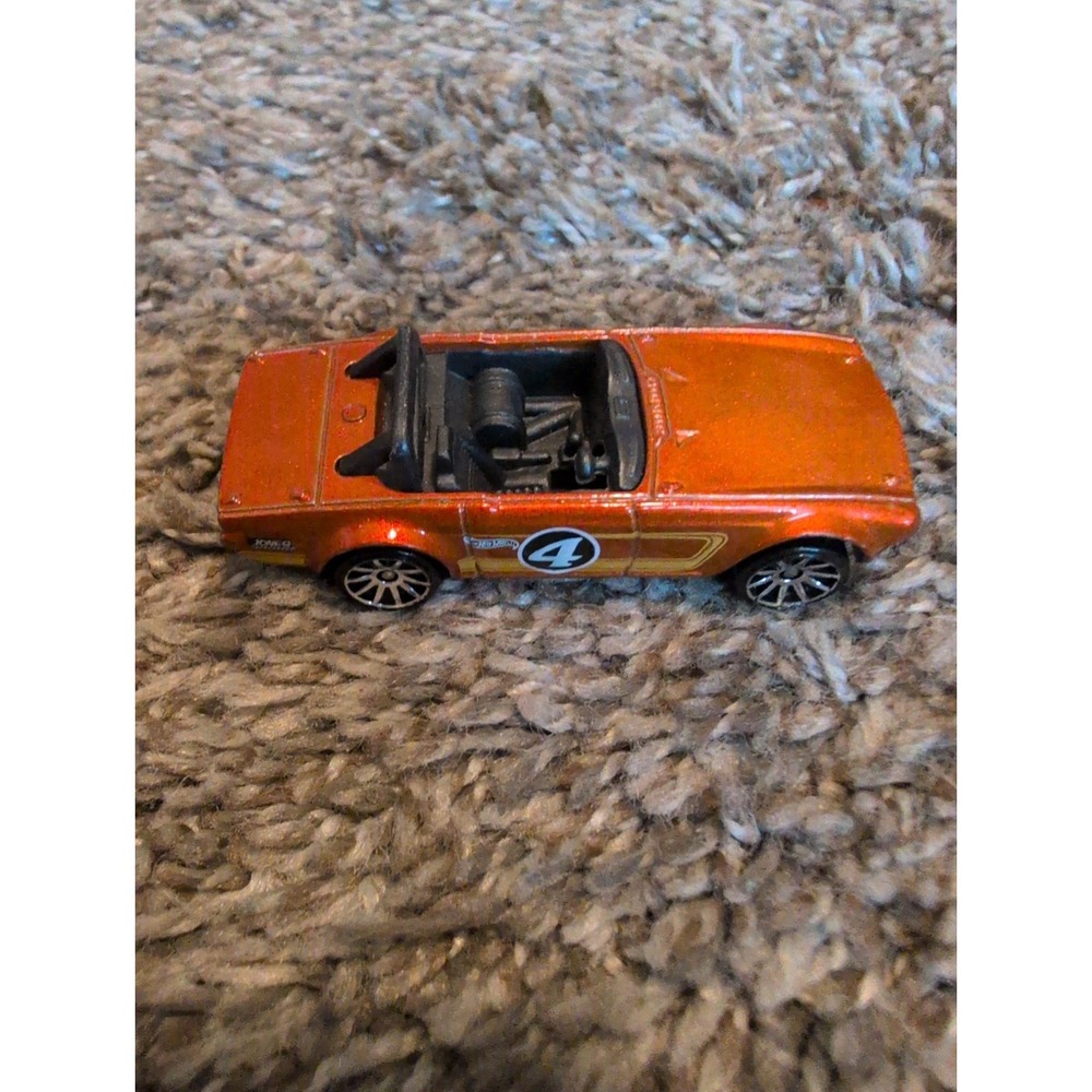 Hot Wheels Triumph TR6 2009 Mattel Race Day Orange 1:64 Diecast Car